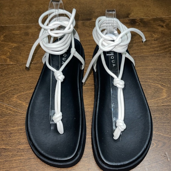 New, AQUA Muse sandals - Picture 2 of 5